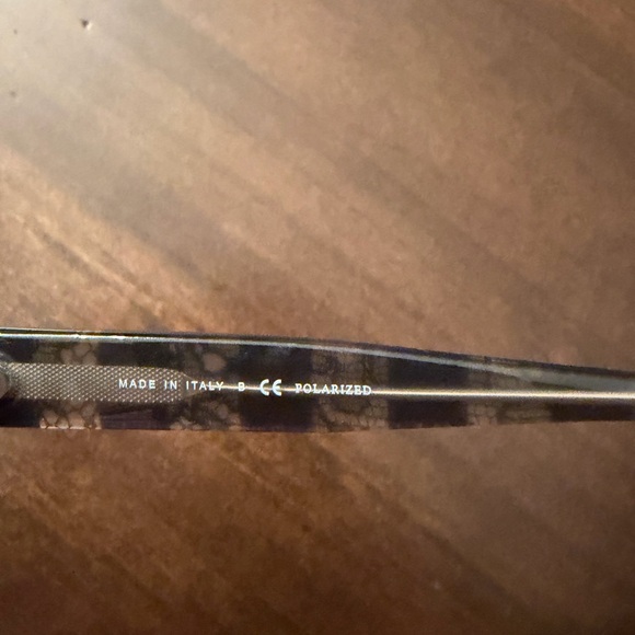 CHANEL Elegant Black Sunglasses - Picture 5 of 8